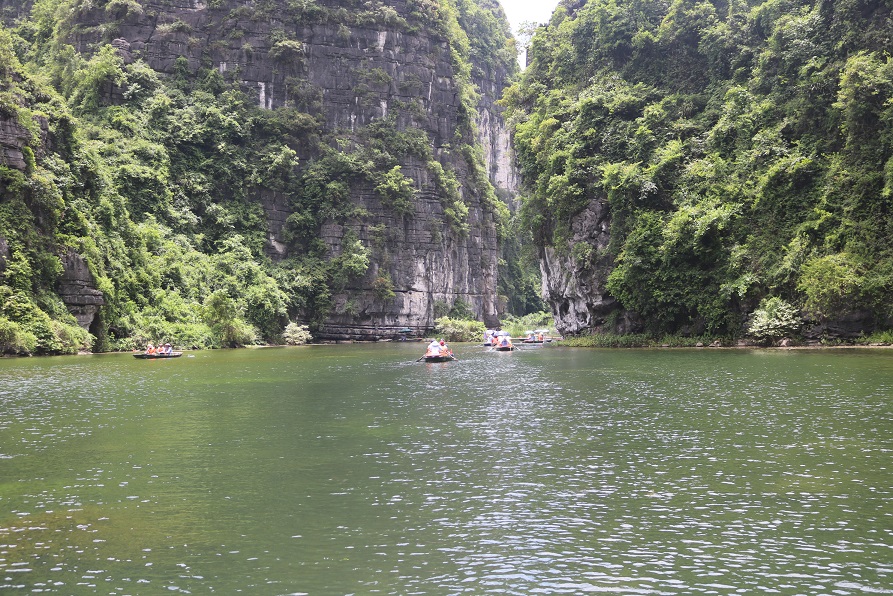 Northern Vietnam 6 Day Tour Mai Chau, Tam Coc, Halong Bay